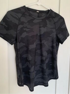 31. Size XS LULULEMON Black + Grey Camo Shirt With Fun Back Detail